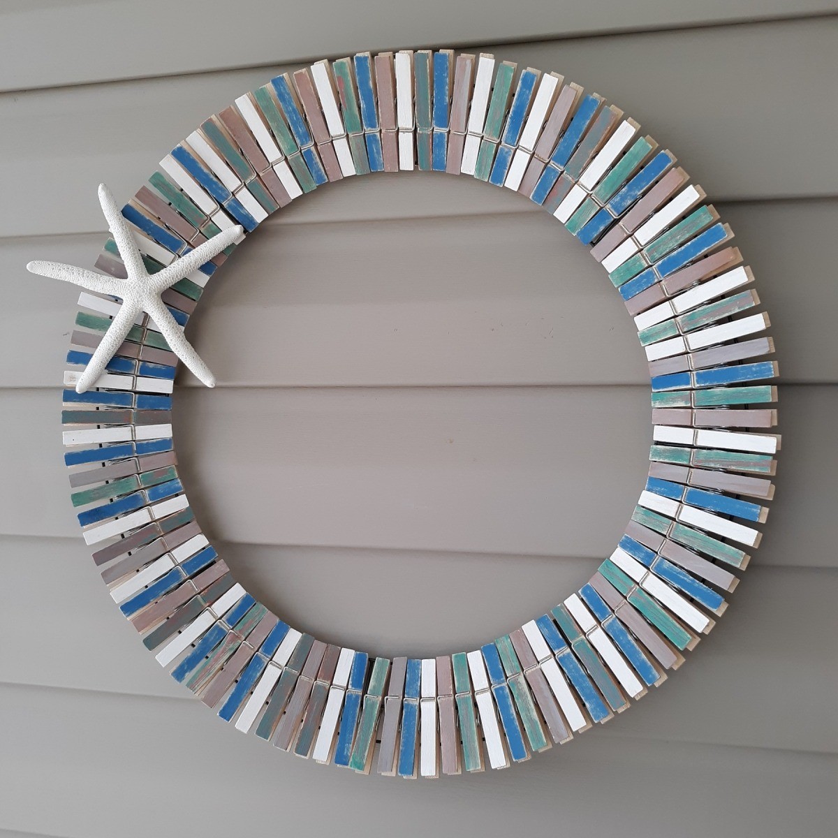 seasonal-clothespin-wreaths-thriftyfun