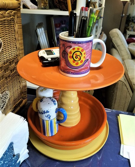 DIY Lazy Susan Organizer - cup of pens on top tier