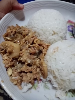 Finished tuna sisig, served with rice.