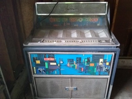 Value of a Seeburg Jukebox? - gray and chrome cabinet jukebox