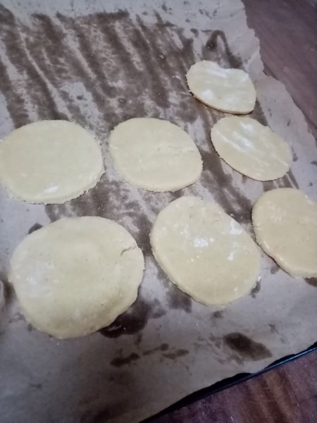 Round cut out sugar cookies, ready for baking.