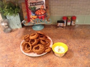 A plate of fried onion rings.