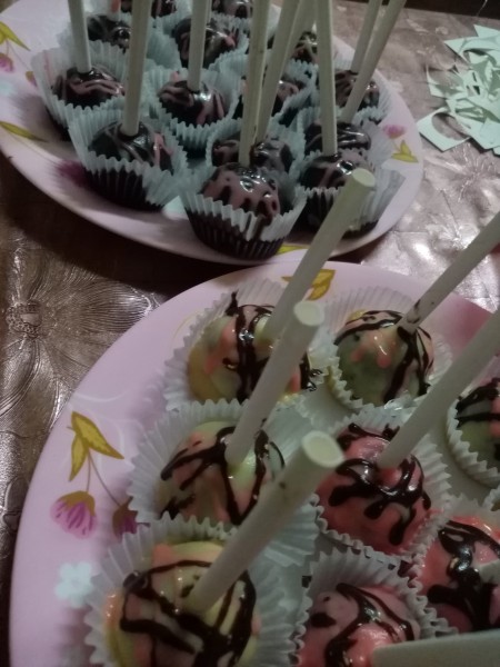 A plate of decorated cake pops.