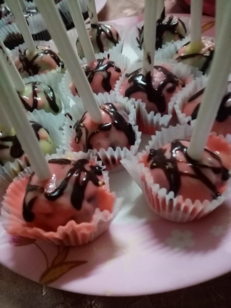 A plate of decorated cake pops.