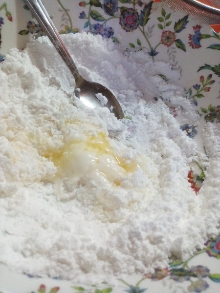 Mermaid Tail Cake Topper (Gumpaste) - mixing egg white into sugar