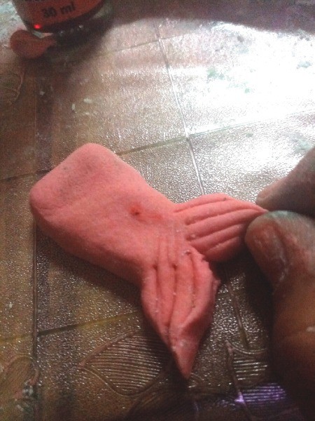 Mermaid Tail Cake Topper (Gumpaste) - pinch the tips on both side to make the tail fin