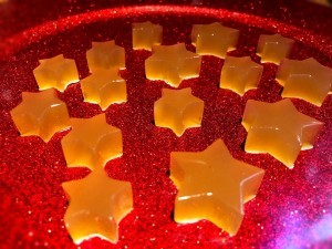 A plate of star shaped apple cider vinegar gummies.