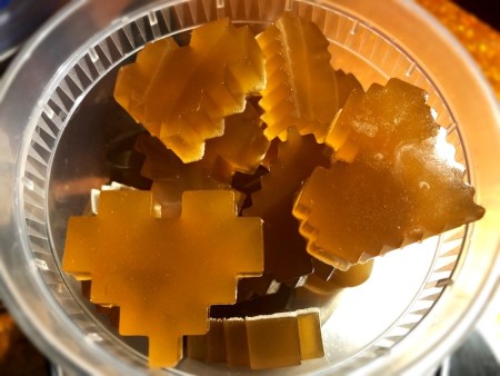 A plate of apple cider vinegar gummies.