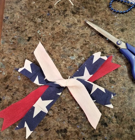 Pizza Pan Flag Wall Hanging - creating the fabric bow