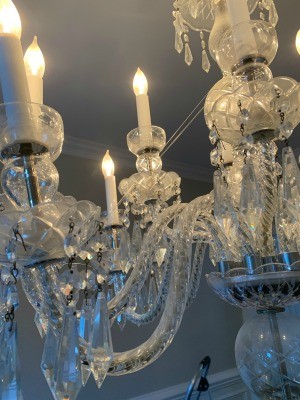A crystal chandelier in a dining room.