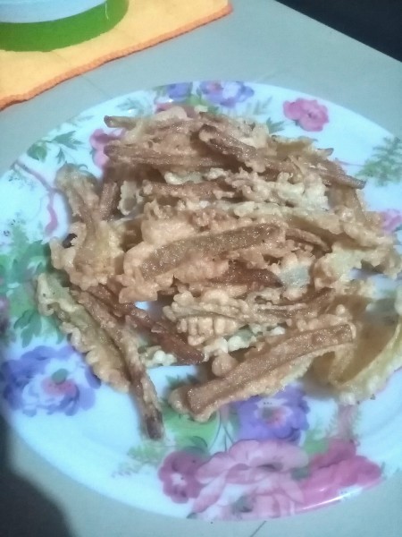A plate of chayote fries.