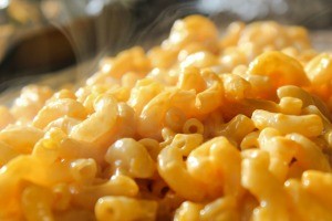 A plate of macaroni and cheese.