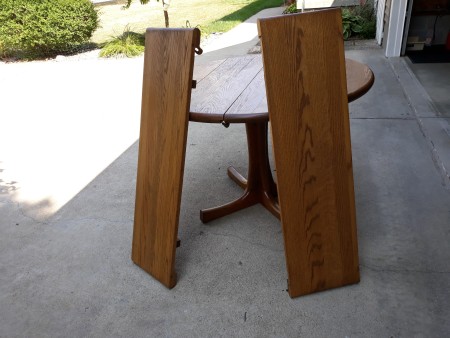 Two leaves for a round table.