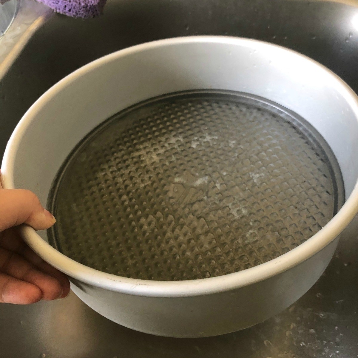 Cake Pan Bottom Stuck in Another Cake Pan? ThriftyFun