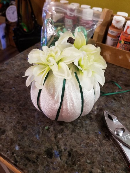 Easy Peasy Pumpkin Decor - green ribbon glued into the grooves