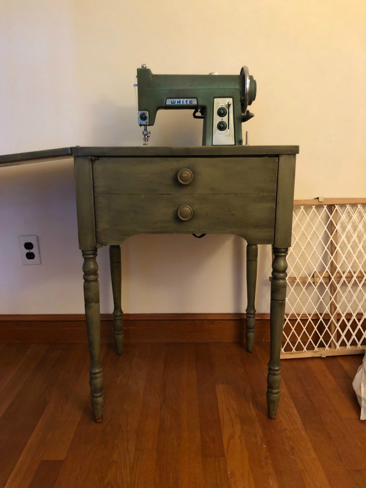 White Sewing Machine Table ThriftyFun