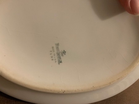 The marking on the back of a Homer Laughlin serving dish.