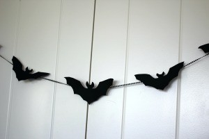 Simple Bat Garland/Bat Wall Decorations - closeup of the garland on the closet doors