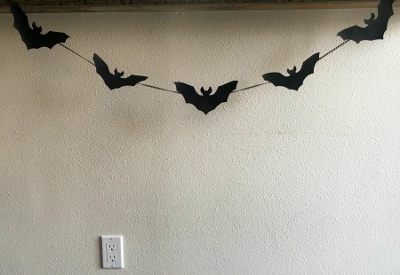 Simple Bat Garland/Bat Wall Decorations - garland hanging on the wall