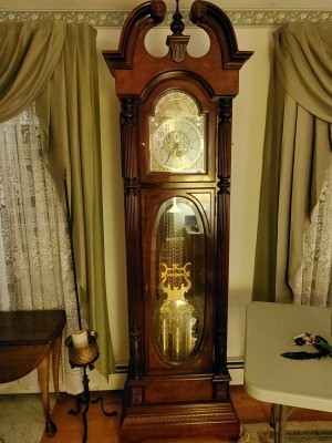 Determining Value of a Howard Miller Grandfather Clock? - clock between two windows