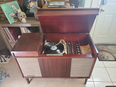 Value of a Vintage General Electric Console Stereo System? | ThriftyFun