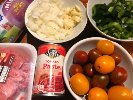 Ingredients for cherry tomato bolognese.