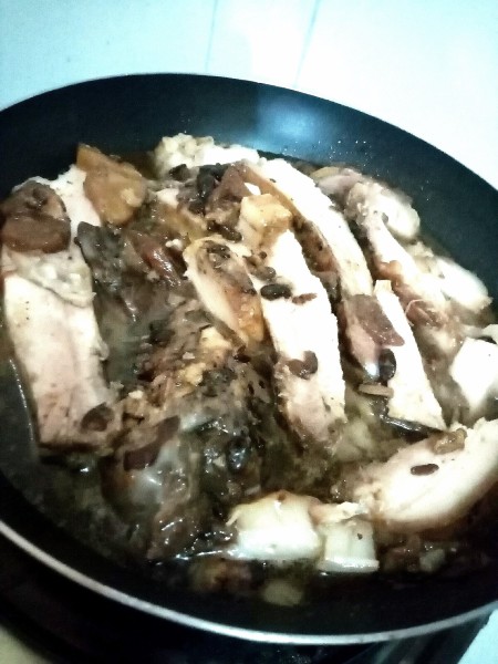 Adding leftover pork hamonado to a frying pan.