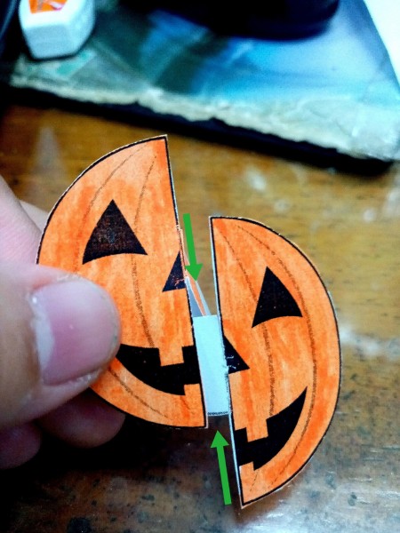 Paper Monster Rings - lock the ring in shape