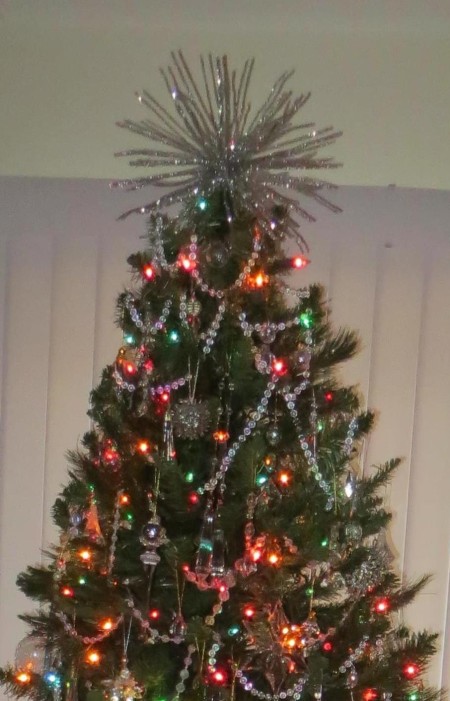 Starburst Pipe Cleaner Tree Topper - closeup of the topper