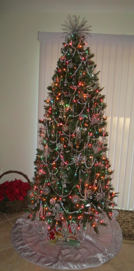 Starburst Pipe Cleaner Tree Topper - view of the topper on the tree