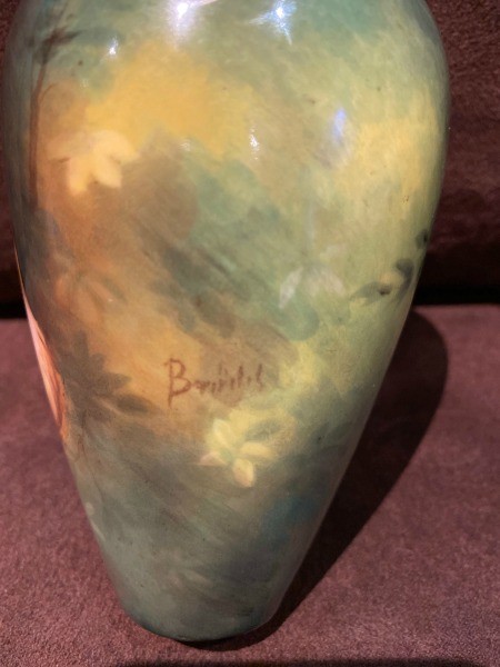 The signature on a porcelain vase.