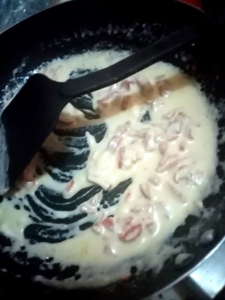 Making a milk sauce with additional sausage pieces.