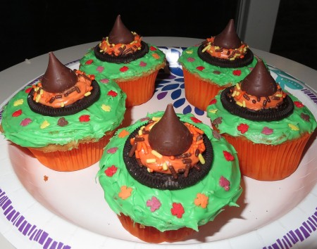 Cupcakes with witches hats.