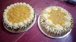 The completed mango buttercream cakes.