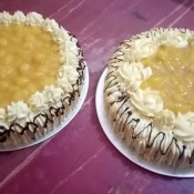 The completed mango buttercream cakes.