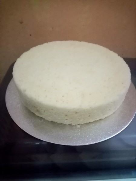 The baked sponge cake.