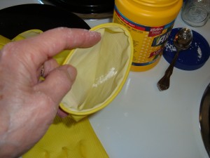 Adding cornstarch to a rubber glove.