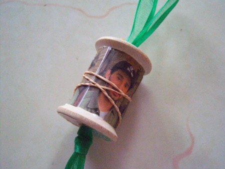 Rubber bands holding the picture in place while the glue dries.