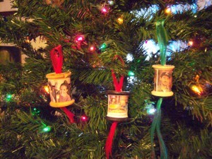 Spool ornaments hanging on the tree.