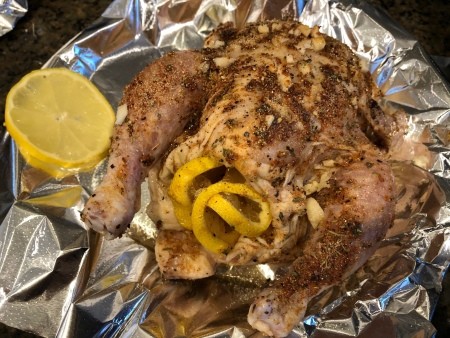 The game hen with spices and lemon.