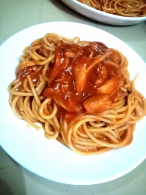 A plate of pasta and sauce.