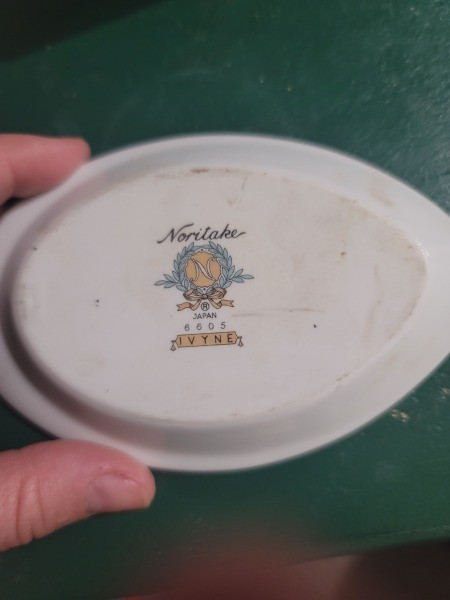 The markings on the back of a serving dish.