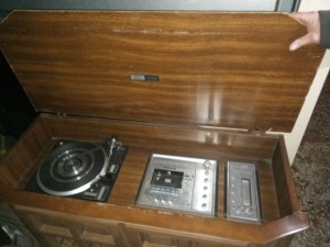 An antique Zenith radio.