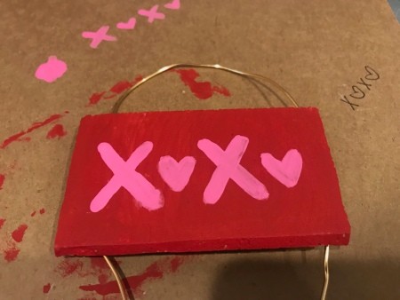 Cute Mini XOXO Wood Sign - measuring wire for hanger