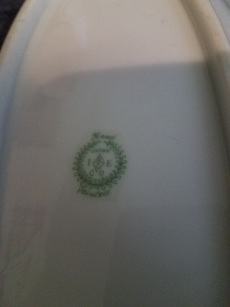 The marking on a serving set.