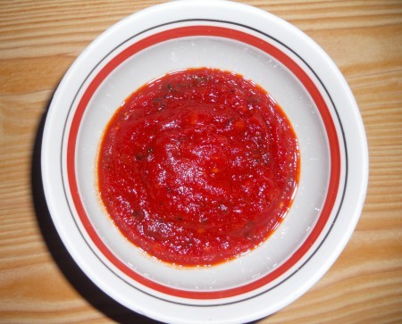 A bowl of pizza sauce.