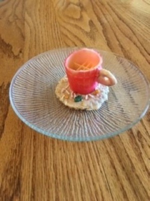 The completed edible tea cup.
