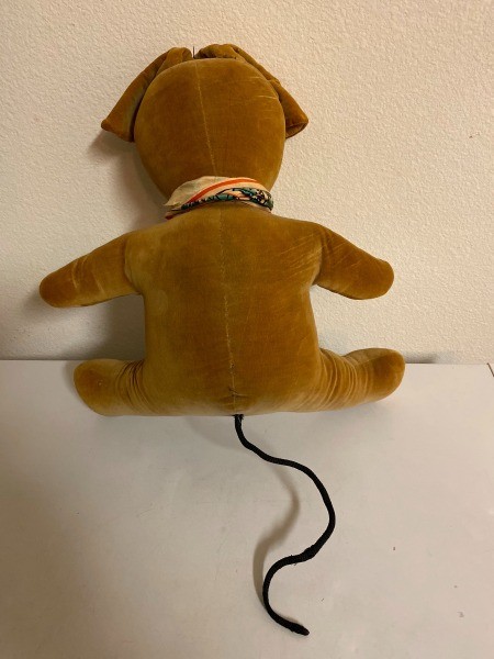 The back of a stuffed mouse toy.