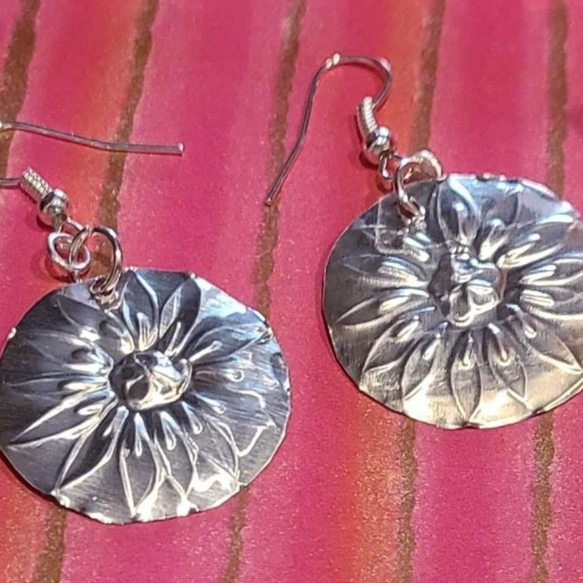Easy Recycled Aluminum Earrings ThriftyFun