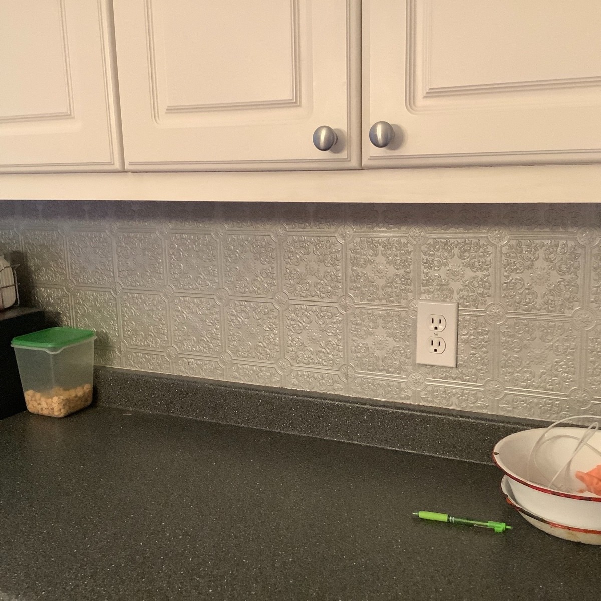 Easy Kitchen Backsplash | ThriftyFun